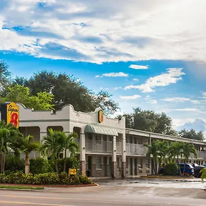 Super 8 By Wyndham Sarasota Area Motel